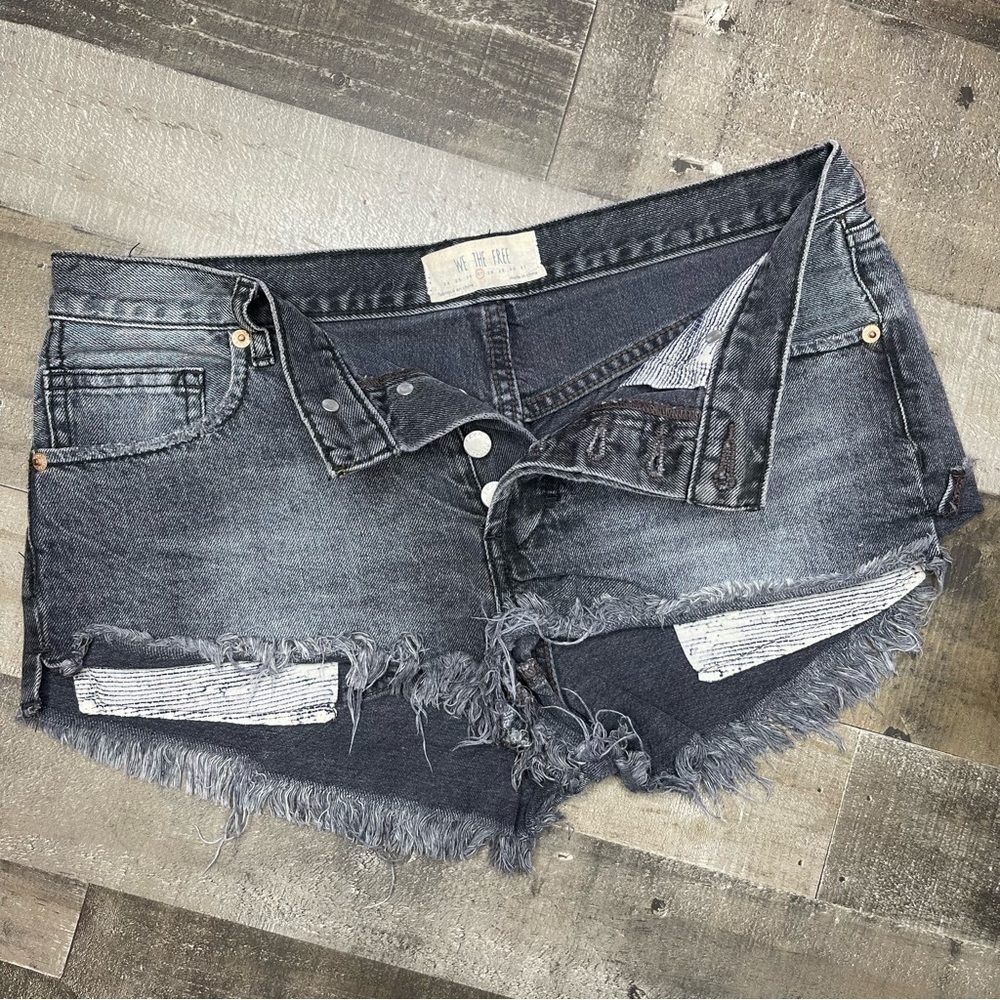 We The Free Distressed Black Jean Short size 27